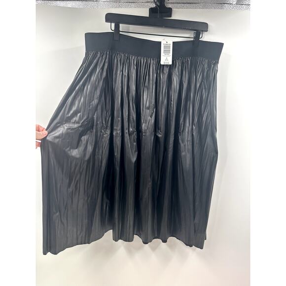 Torrid Black Premium Ponte Coated Pleated Midi Skirt Size 3 NWT - Picture 3 of 8